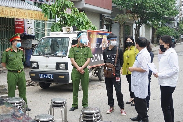 ท้องถิ่นต่างๆทั่วประเทศผลักดันมาตรการป้องกันและรับมือการแพร่ระบาดของโรคโควิด-19 - ảnh 1