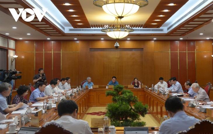 หน้าที่หลักในการพัฒนาเศรษฐกิจและสังคมท่ามกลางวิกฤตโควิด-19 - ảnh 1