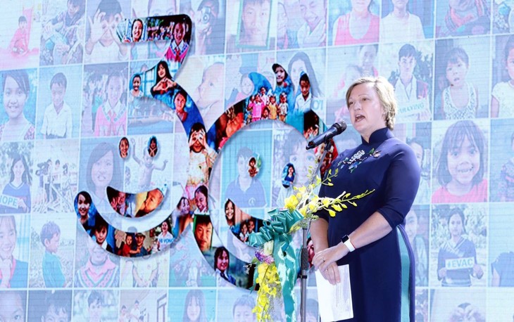 ผู้แทนขององค์การยูนิเซฟชื่นชมเวียดนามในการปฏิบัติงานด้านการคุ้มครองเด็กท่ามกลางวิกฤตโควิด-19 - ảnh 1