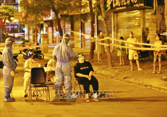 วันที่ 9 สิงหาคม เวียดนามพบผู้ติดเชื้อโรคโควิด-19 รายใหม่เพิ่มอีก 9,323  ราย - ảnh 1