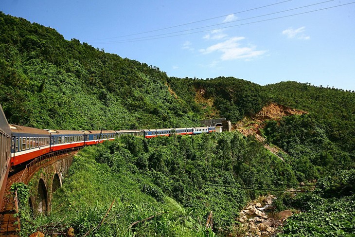 รถไฟสายเหนือ-ใต้ คือ“วิธีการที่ดีที่สุดเพื่อศึกษาค้นคว้าเวียดนาม” - ảnh 1