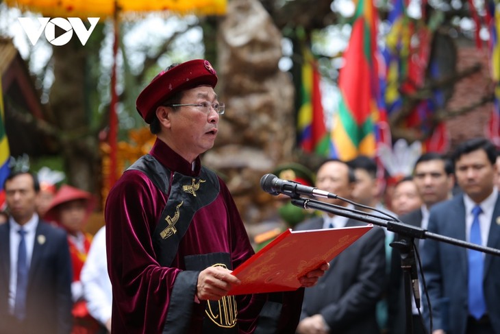 ประธานประเทศ หวอวันเถือง เข้าร่วมพิธีจุดธูปบวงสรวงบรรพกษัตริย์หุ่งปี 2023 - ảnh 2