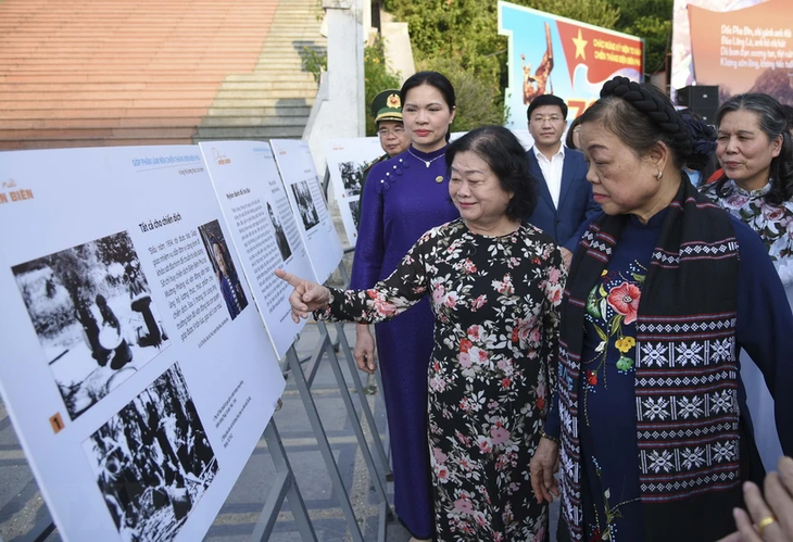 สหพันธ์สตรีเวียดนามจัดกิจกรรมต่างๆในโอกาสรำลึกครบรอบ 70 ปีชัยชนะเดียนเบียนฟู - ảnh 1