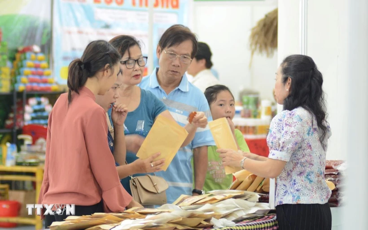 เปิดงานแสดงสินค้า การท่องเที่ยวและการลงทุนระหว่างประเทศ ระเบียงเศรษฐกิจตะวันออก-ตะวันตก​ - ảnh 1