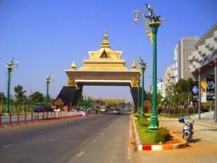 บุญข้าวประดับดินและบุญข้าวสากของชาวอีสานของไทย  - ảnh 1