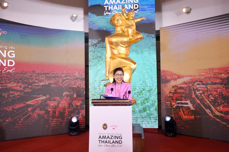 งาน “Amazing Thailand : Your Stories Never End - ยิ่งเข้าใจ ยิ่งรัก” เผยแพร่วัฒนธรรมไทยและบริจาคเงินเพื่อช่วยเหลือผู้ประสบภัยจากพายุยางิ - ảnh 2