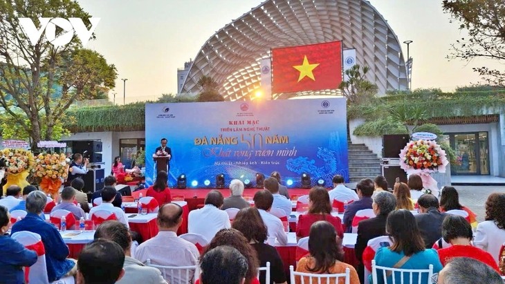 เปิดนิทรรศการ “ดานัง 50 ปี – ความมุ่งมั่นพัฒนารุดหน้าต่อไป” - ảnh 1