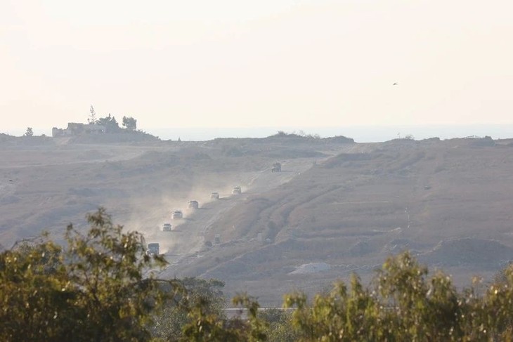 อิสราเอลก่อสร้างถนนแบ่งเขตเวสต์แบงก์ - ảnh 1