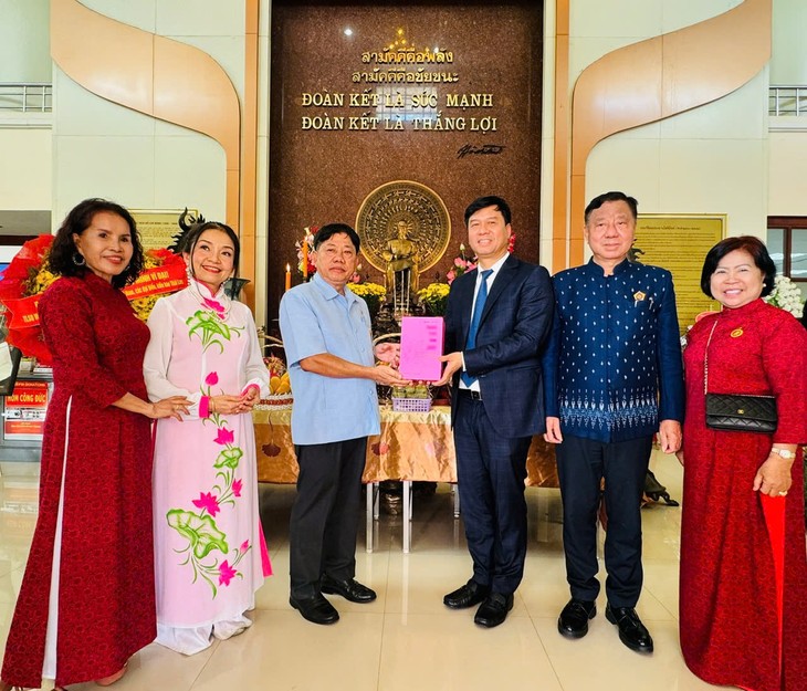 เปิดตัวหนังสือสองภาษา “ลุงโฮพำนัก ณ ประเทศไทย” - ảnh 4