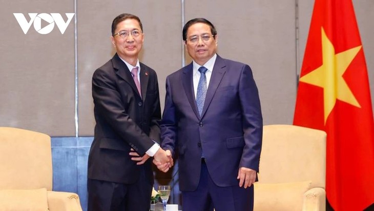 นายกรัฐมนตรี ฝ่ามมิงชิ้ง พบปะกับชุมชนชาวเวียดนามในมาเลเซีย  - ảnh 4