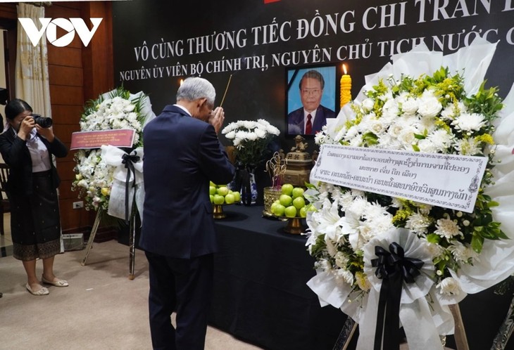 พิธีไว้อาลัยอดีตประธานประเทศ เจิ่นดึ๊กเลือง ในต่างประเทศ - ảnh 4