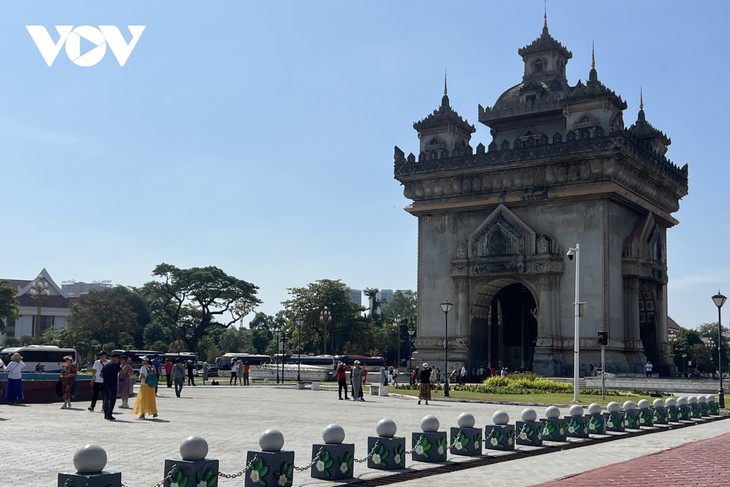 การท่องเที่ยวลาวพัฒนาอย่างก้าวกระโดด - ảnh 1