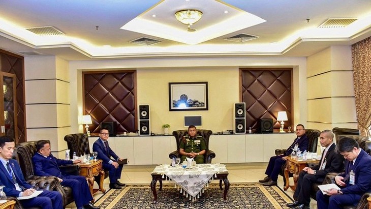 กัมพูชายังส่งผู้สังเกตการณ์อาเซียนไปติดตามการหยุดยิงกับไทย - ảnh 1