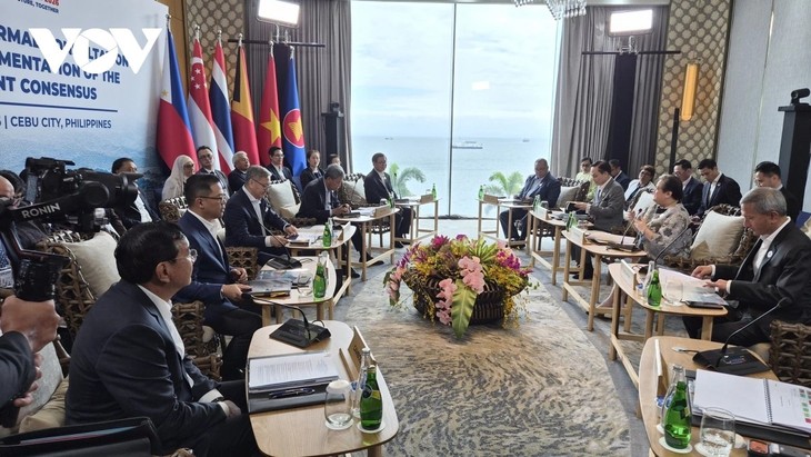 รัฐมนตรีต่างประเทศ เลหว่ายจุง เข้าร่วมการประชุมรัฐมนตรีต่างประเทศอาเซียนอย่างไม่เป็นทางการ - ảnh 1