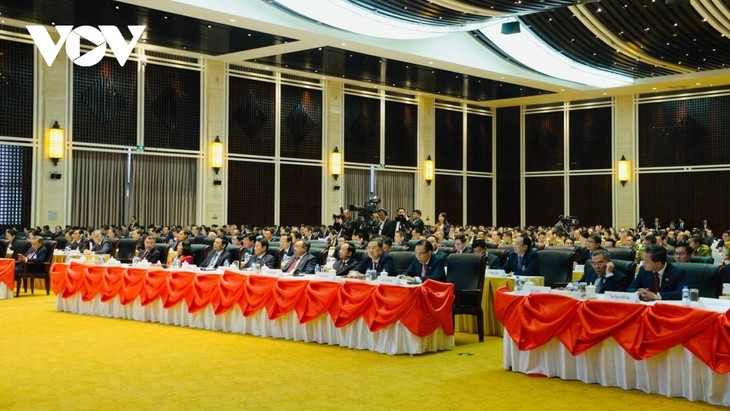 เลขาธิการใหญ่พรรค โตเลิม ประกาศผลการประชุมสมัชชาใหญ่พรรคคอมมิวนิสต์เวียดนามสมัยที่ 14 ในประเทศลาว - ảnh 1