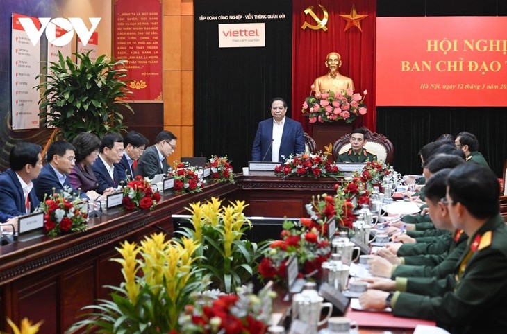 นายกรัฐมนตรี ฝ่ามมิงชิ้ง เป็นประธานการประชุมเกี่ยวกับการพัฒนาอุตสาหกรรมกลาโหม - ảnh 1