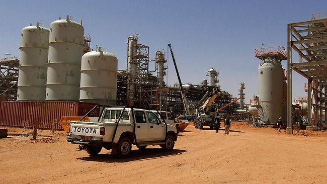 Algeria launches air strikes to free hostages - ảnh 1