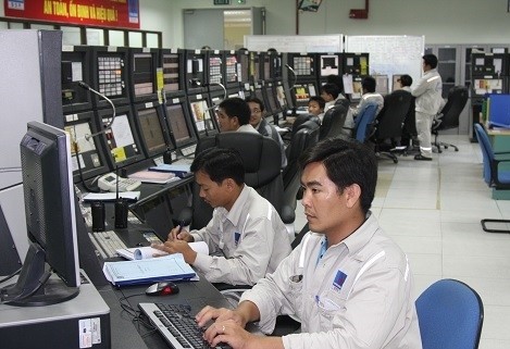 Work continues during Tet at Dung Quat oil refinery - ảnh 1