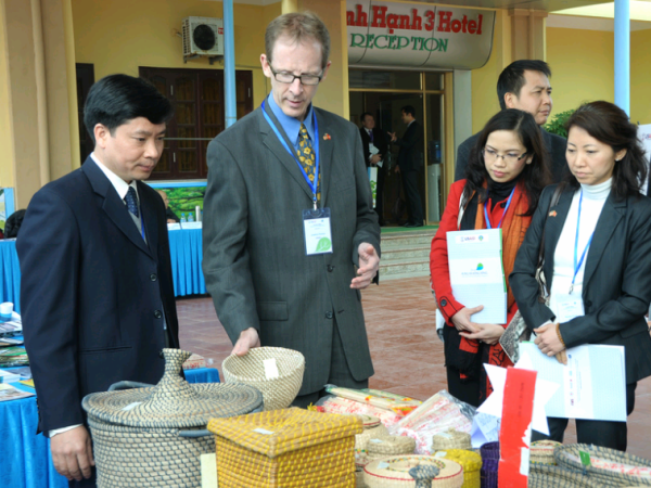 USAID helps Vietnam address climate change in forests and deltas - ảnh 1