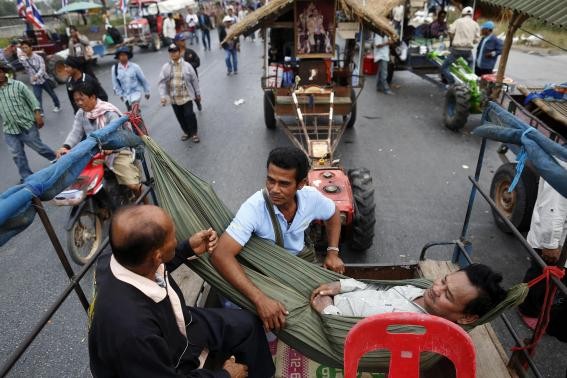 1,000 farmers protest in Bangkok - ảnh 1