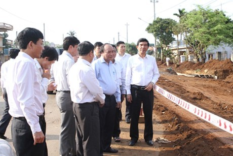 Deputy Prime Minister inspects Ho Chi Minh Highway project - ảnh 1