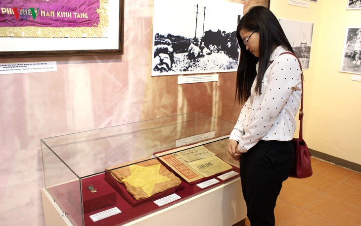 Exhibition celebrates 70th Resistance Day - ảnh 1