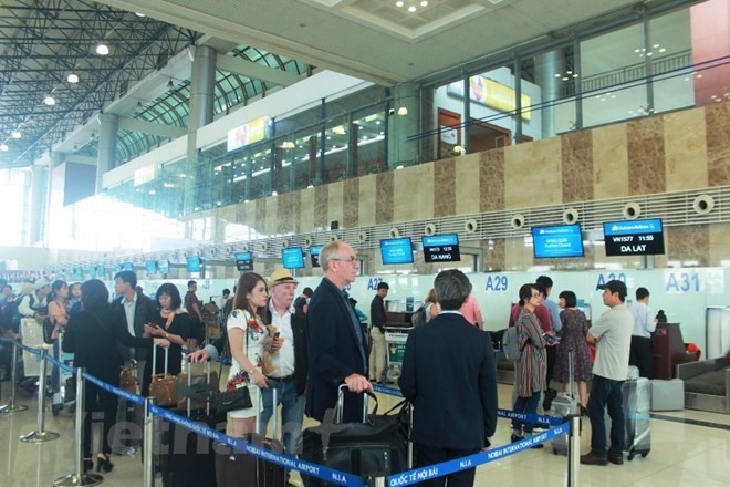 Air passengers in Vietnam surpass 100 million - ảnh 1