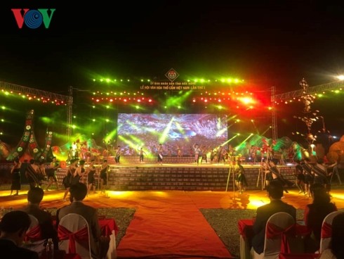 First Vietnam brocade festival closes - ảnh 1