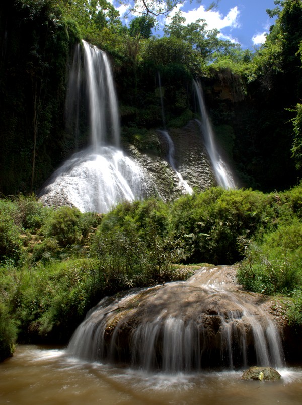 A visit to Ang village and Doi cave in Moc Chau, Son La - ảnh 3