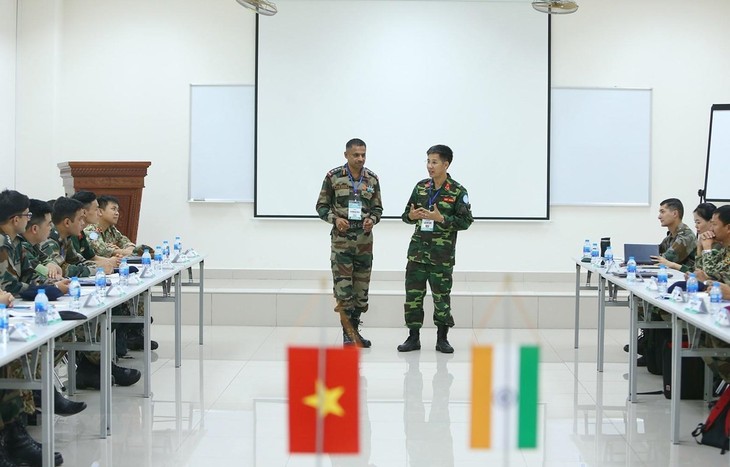 Vietnam, India hold mock-up exercise on UN peacekeeping operations - ảnh 1