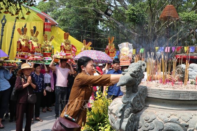 Con Son-Kiep Bac Autumn Festival honors national heroes - ảnh 1