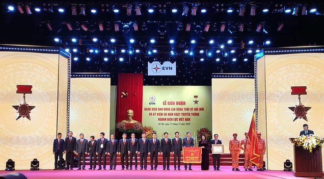 Vietnam Electricity bestowed Labor Hero title - ảnh 1