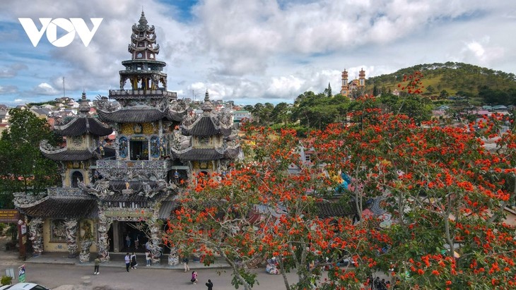 Unique pagoda forms popular attraction in Da Lat city - ảnh 8