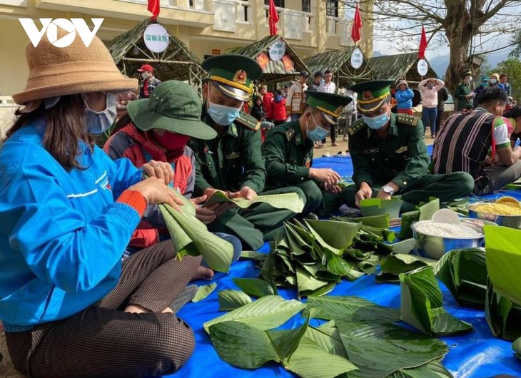 Close bond between soldiers and civilians in border areas - ảnh 1