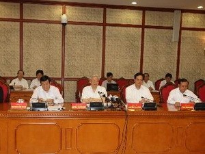 Das Politbüro berät über die gesellschaftliche und wirtschaftliche Entwicklung - ảnh 1