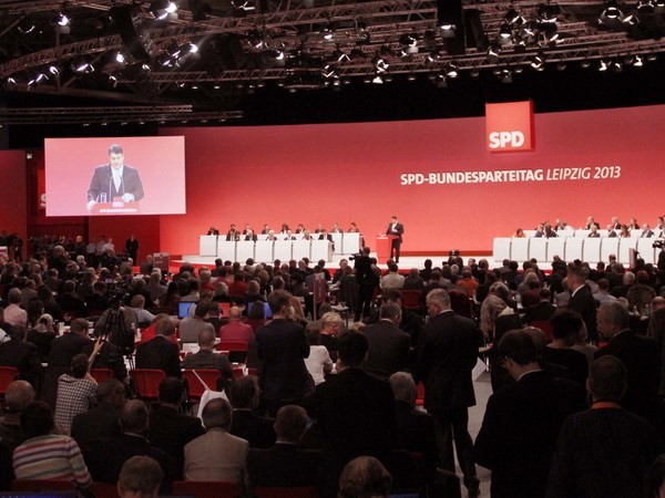 Sigmar Gabriel als SPD-Vorsitzender wiedergewählt - ảnh 1