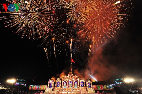 Bunter Ngo Mon-Platz bei der Eröffnungsfeier des Hue-Festivals 2014 - ảnh 14