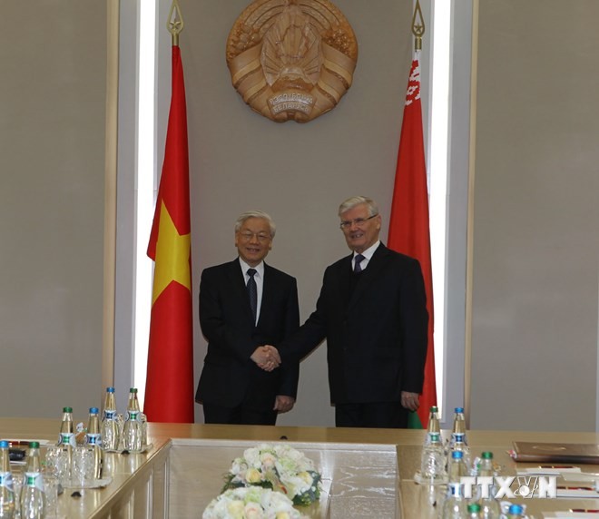 KPV-Generalsekretär Nguyen Phu Trong trifft den Vorsitzenden des weißrussischen Republikrates - ảnh 1