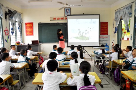 Informationstechnologie und neue Bildungsmethode stärker in Schulen anwenden - ảnh 1