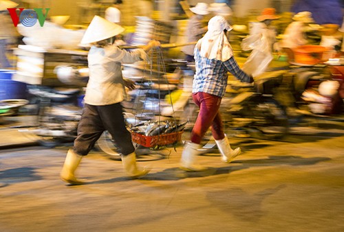 Lebendige Atmosphäre beim Hafen Tho Quang der zentralvietnamesischen Stadt Da Nang - ảnh 14