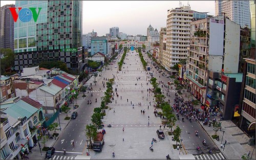 Atmosphäre in Ho Chi Minh Stadt bei der Feier des Sieges vom 30. April 1975 - ảnh 1