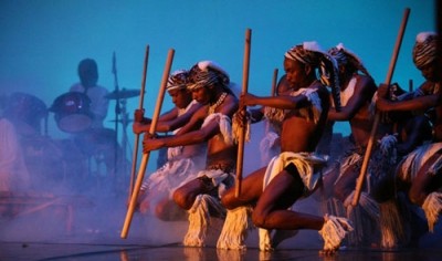 Kunstprogramm zum 40. Jubiläum der Aufnahme diplomatischer Beziehungen zwischen Vietnam und Mosambik - ảnh 1