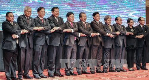 Bilaterale Treffen des Vizepremierministers Pham Binh Minh am Rande der ASEAN-Außenministerkonferenz - ảnh 1