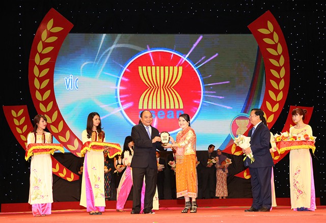 Programm „Für eine solidarische und entwickelte ASEAN-Gemeinschaft“ - ảnh 1