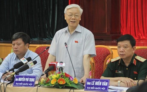 KPV-Generalsekretär Nguyen Phu Trong trifft Wähler in Hanoi - ảnh 1