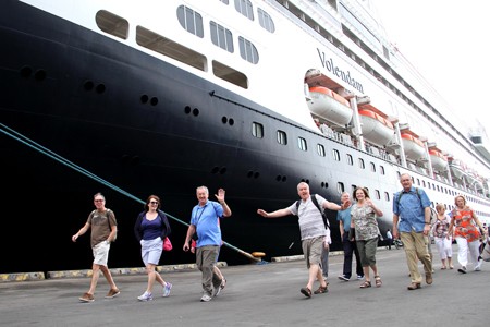 Provinzen empfangen landesweit internationale Touristen zum Neujahr  - ảnh 1