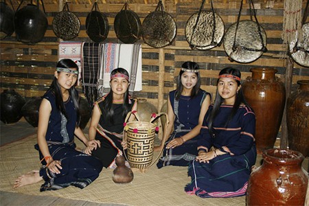 Vielfältigkeit der Trachten der K‘Ho - ảnh 1