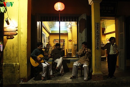 Bescheidene Schönheit der Altstadt Hoi An - ảnh 10