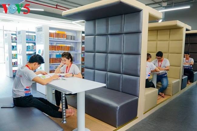 Hightech-Bibliothek bringt den Studenten Motivation - ảnh 1