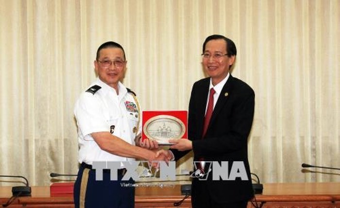 Leiter von Ho Chi Minh Stadt empfängt Delegation der Militärattaches in Vietnam - ảnh 1